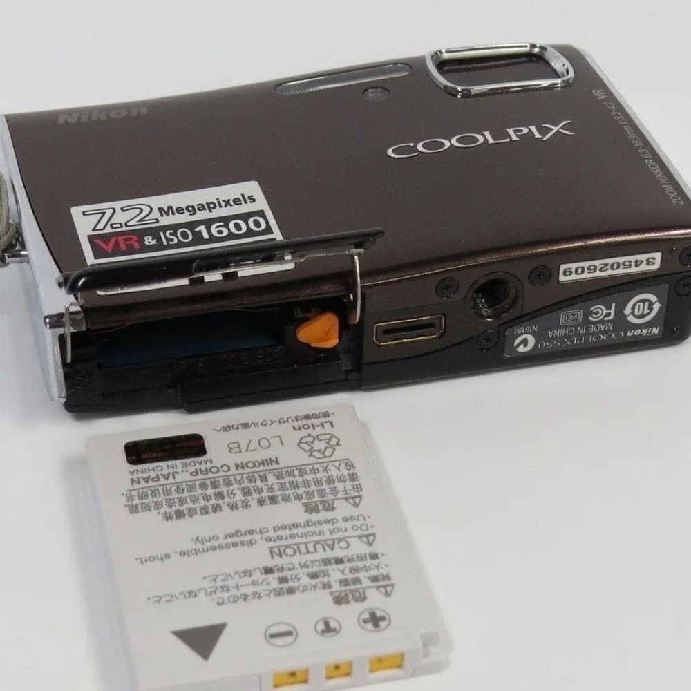 Nikon Coolpix S50 Digital Camera 7.2MP 3.0 LCD VR Boxed Bundle w/ MH-62 Charger